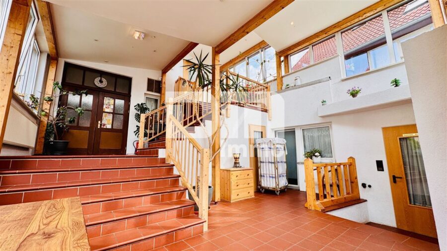 Opulente Gästehausanlage mit 13 Zimmern,2 Sälen,Gastronomiebetrieb + Betreiberwohnung - EG Eingangsbereich Gebäude 2